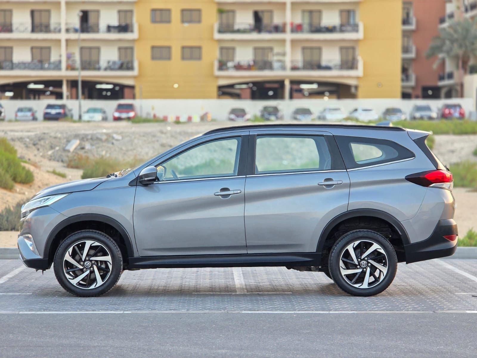 TOYOTA RUSH - Image 2